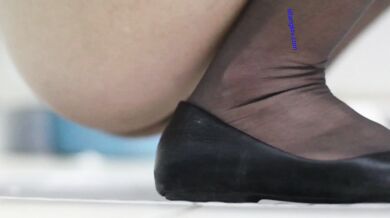 周六福珠宝店女厕全景偷拍多位极品黑丝女职员❤️各种美鲍鱼完美呈现 (6)